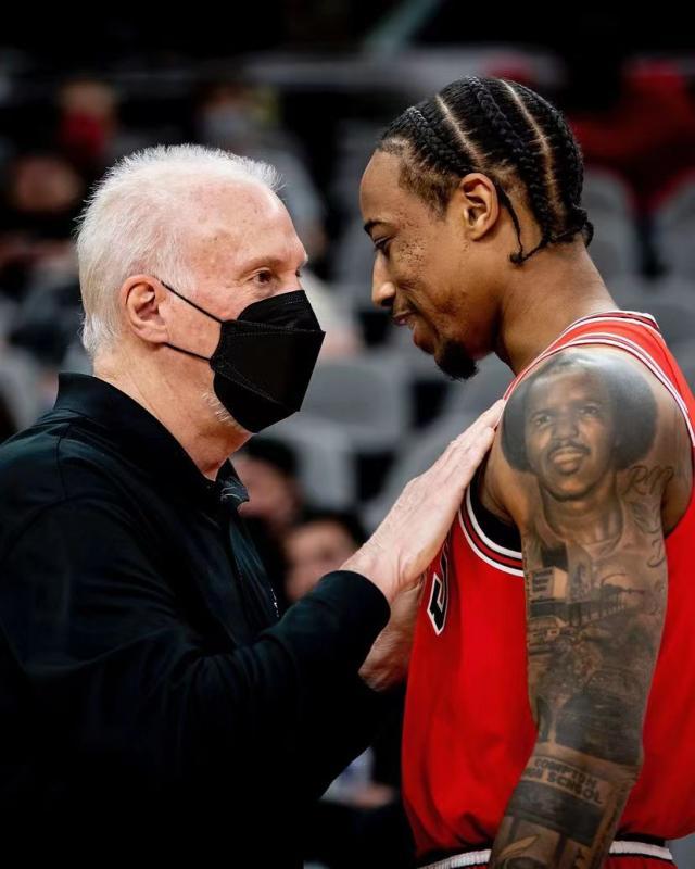 开云官方入口-【现场】马刺赢球为波波庆生 德罗赞收获爱与感动