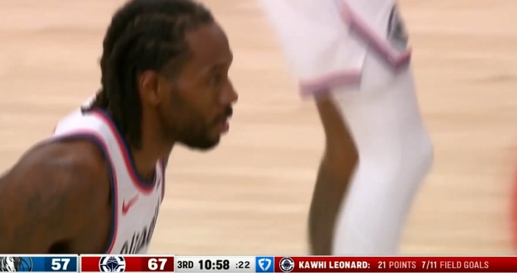 开云安卓下载-探囊取物！伦纳德冲击内线抛投得手 完成连续55场得分20+